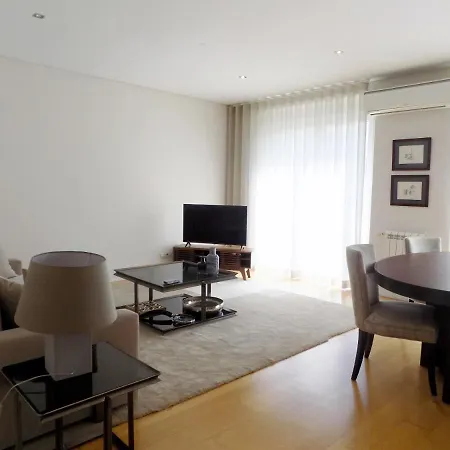 Apartment Alameda Design With Garage, Next Metro Lisbon